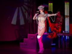Chanteuse plumes 2 LR5.jpg